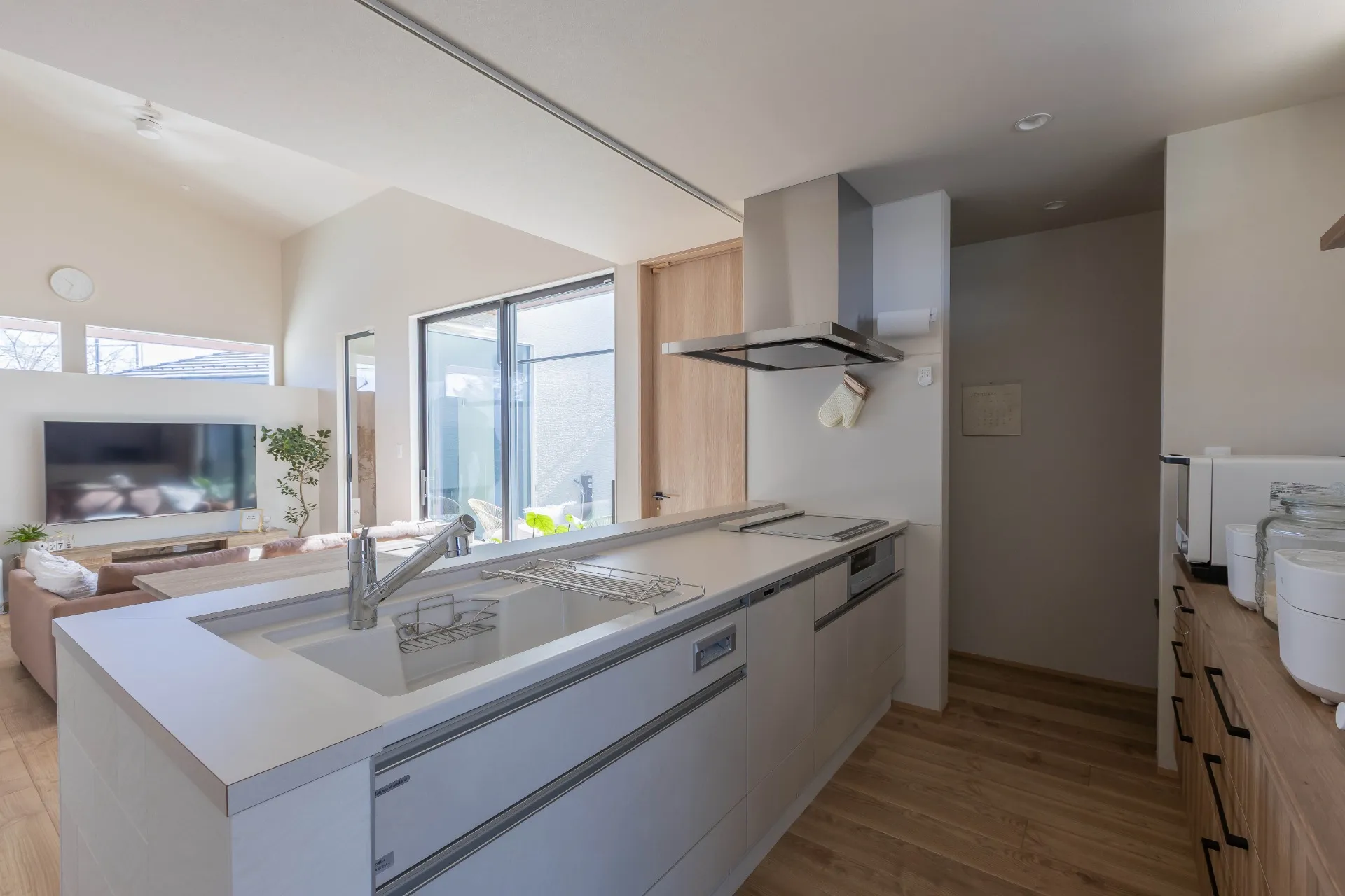 小上がりと勾配天井で開放感のある、平屋の住まい